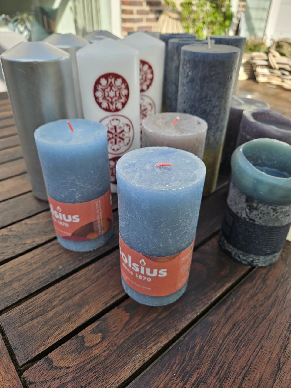 Kaarsen, +/_ 15 stuks.