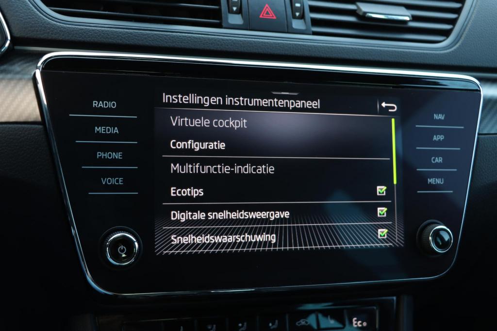 Skoda Superb combi 1.4 tsi iv sportline business 218pk dsg6 | memory | trek