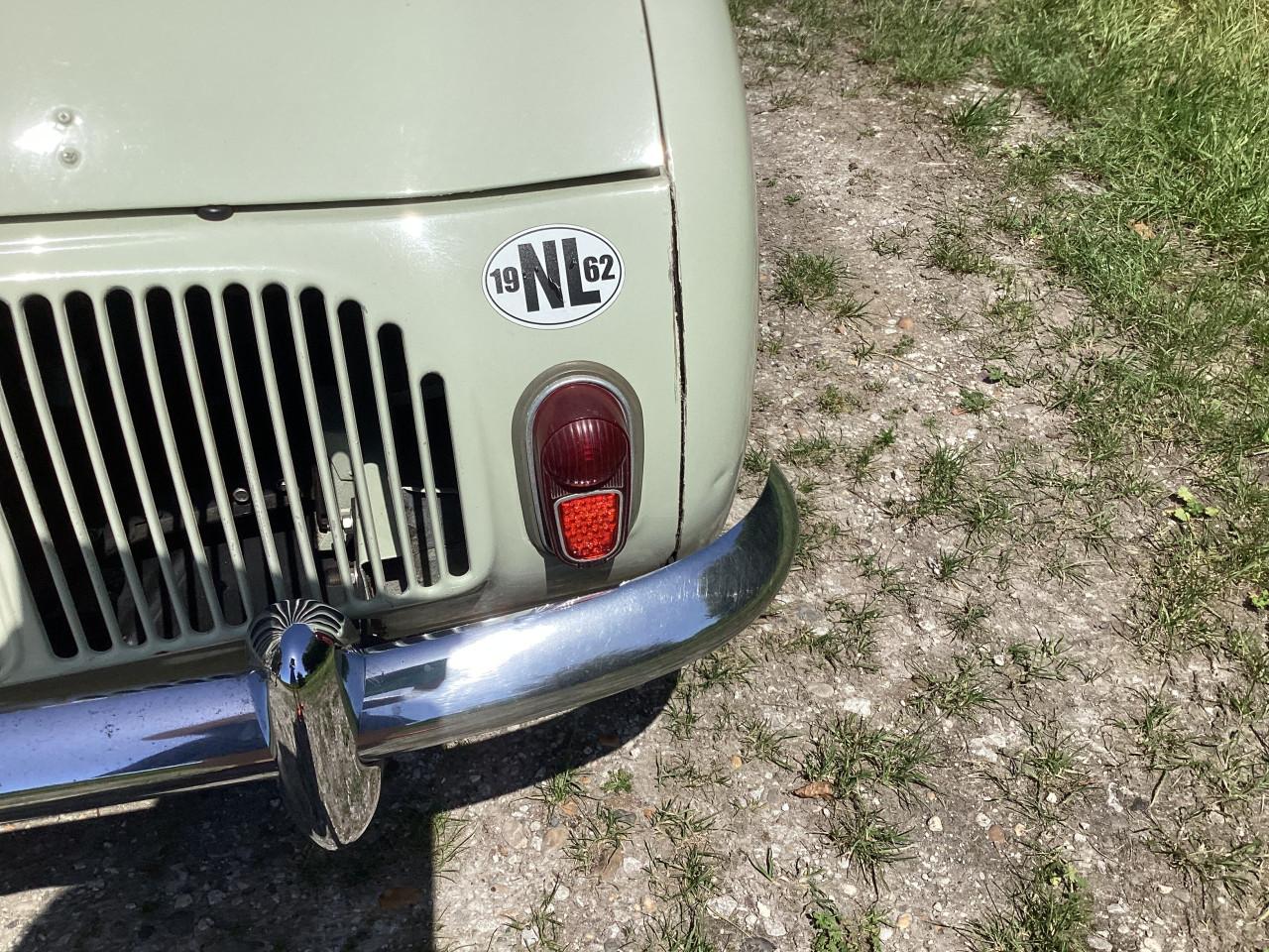 Renault Dauphine.