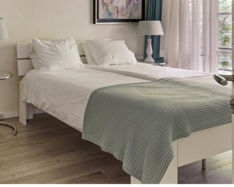 2 persoons Bed met matrassen