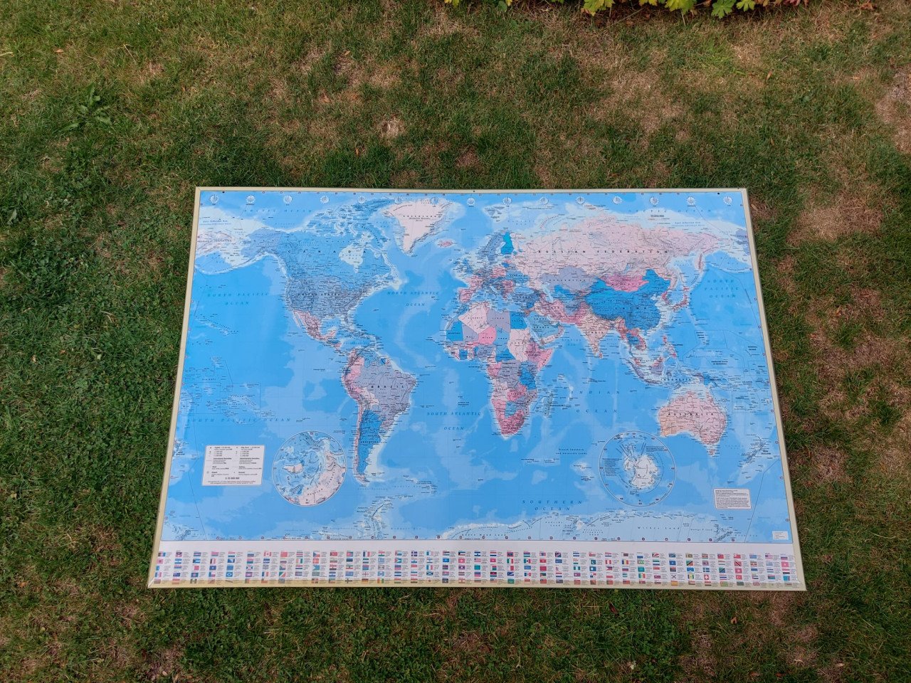Grote z.g.a.n geplastificeerde wereldkaart ( 139 cm x 96 cm)