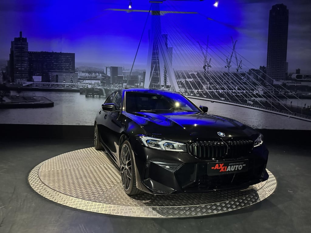 BMW 3-serie 330e m-sport *schuifdak*acc*harmankardon*