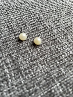 Nieuwe oorbellen met slotje