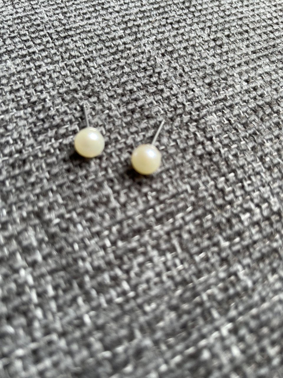 Nieuwe oorbellen met slotje