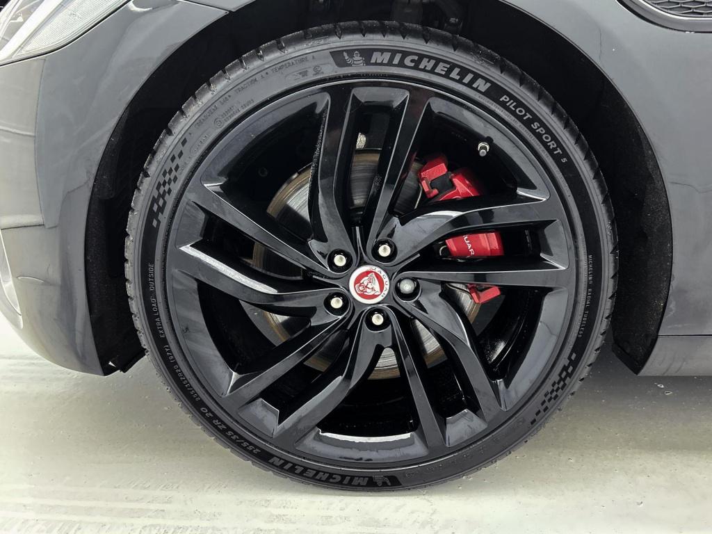 Jaguar XF 2.0 p250 hse | panoramadak | navigatie | apple carplay / android 