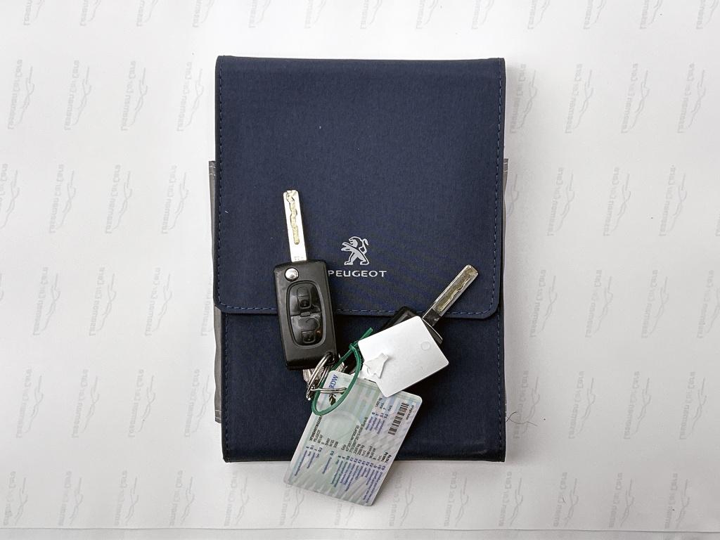 Peugeot 5008 130 pk style 7 persoons | rijklaar | trekhaak | panoramadak | 