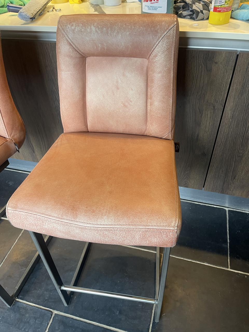 Bartafel  en 2 stoelen