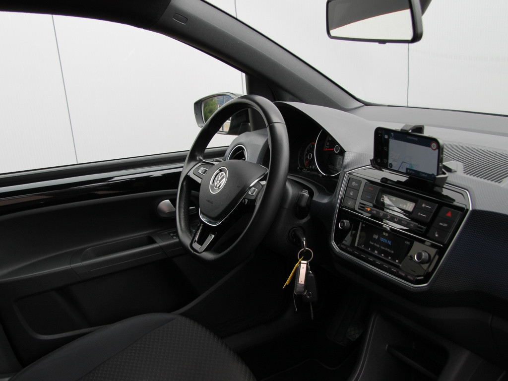 Volkswagen UP! active 5drs. clima | cruise | camera | vol!
