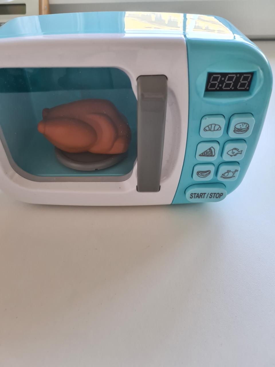 Houten speel keuken met geluiden , licht en ongeveer 150 accessoires