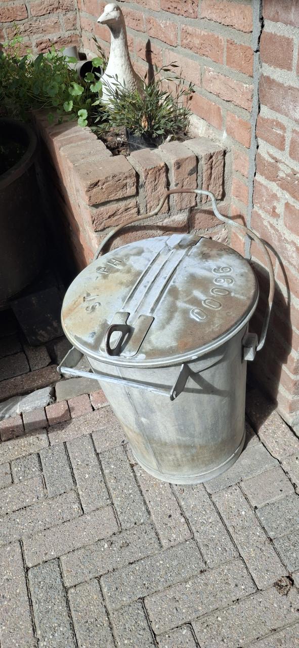 Vintage Zinken vuilnisemmer uit St. Philipsland