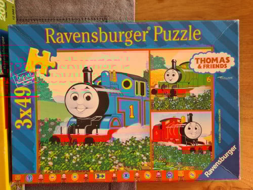 Thomas the tank ;  3 puzzels totaal 200 stukjes
