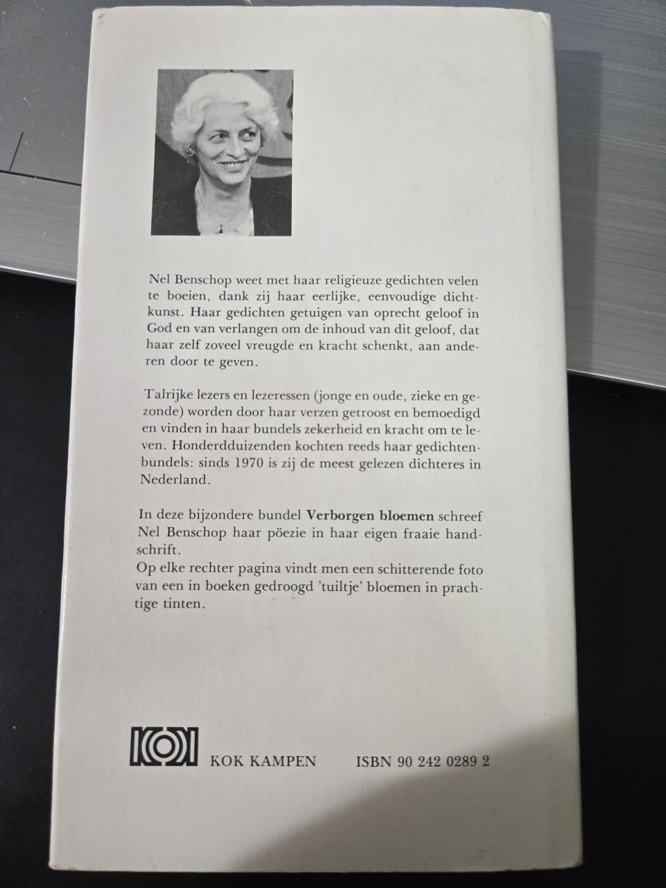 Boekje: Verborgen bloemen van Nel Benschop 1e druk 1981