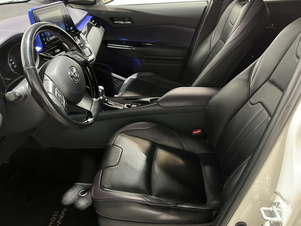 Toyota C-hr 1.8 hybrid bi-tone plus | leer | camera | trekhaak |