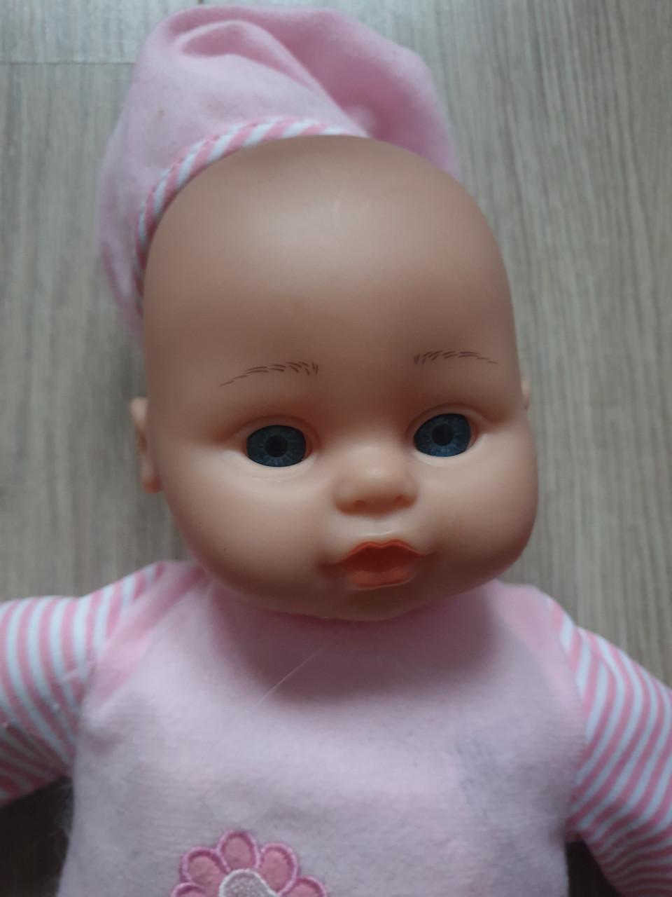 Babypop met geluiden.