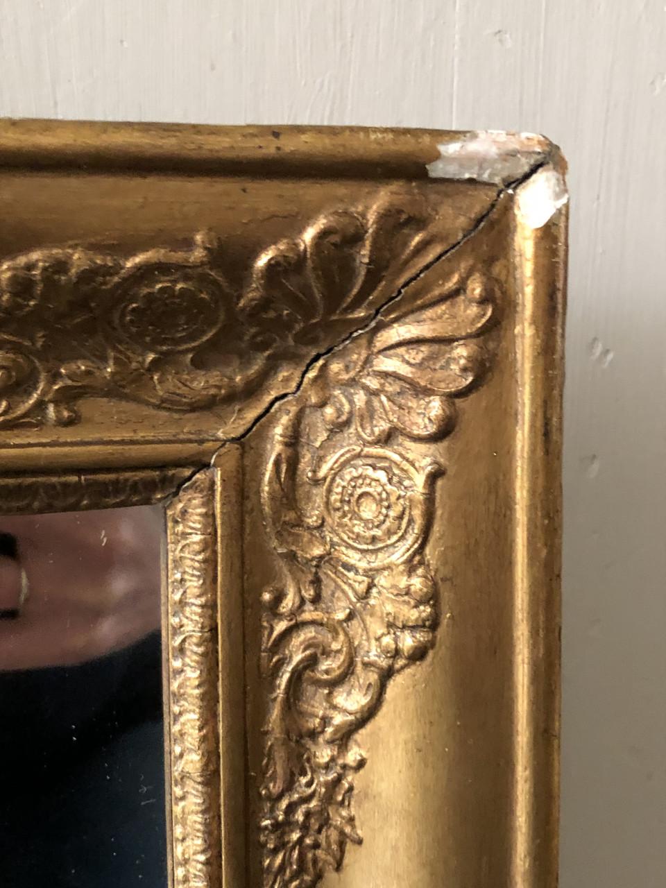 Zeer mooie oude brocante spiegel in vergulde bewerkte lijst