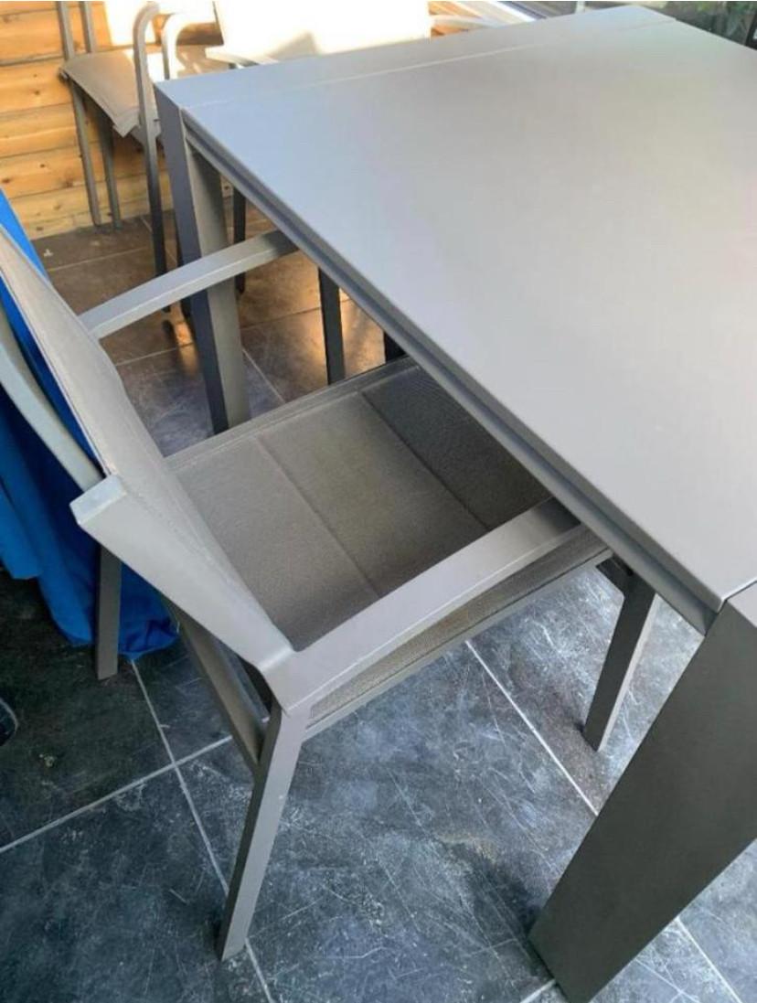 Zeer mooi tuinstoel meubili als nieuw Prachtig tafel en 4 stoelen  • In per