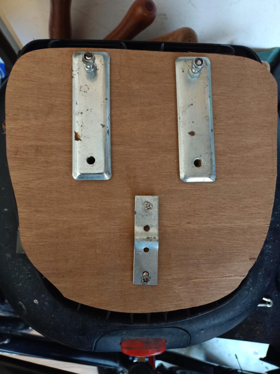 Te koop koffertje voor op een scooter