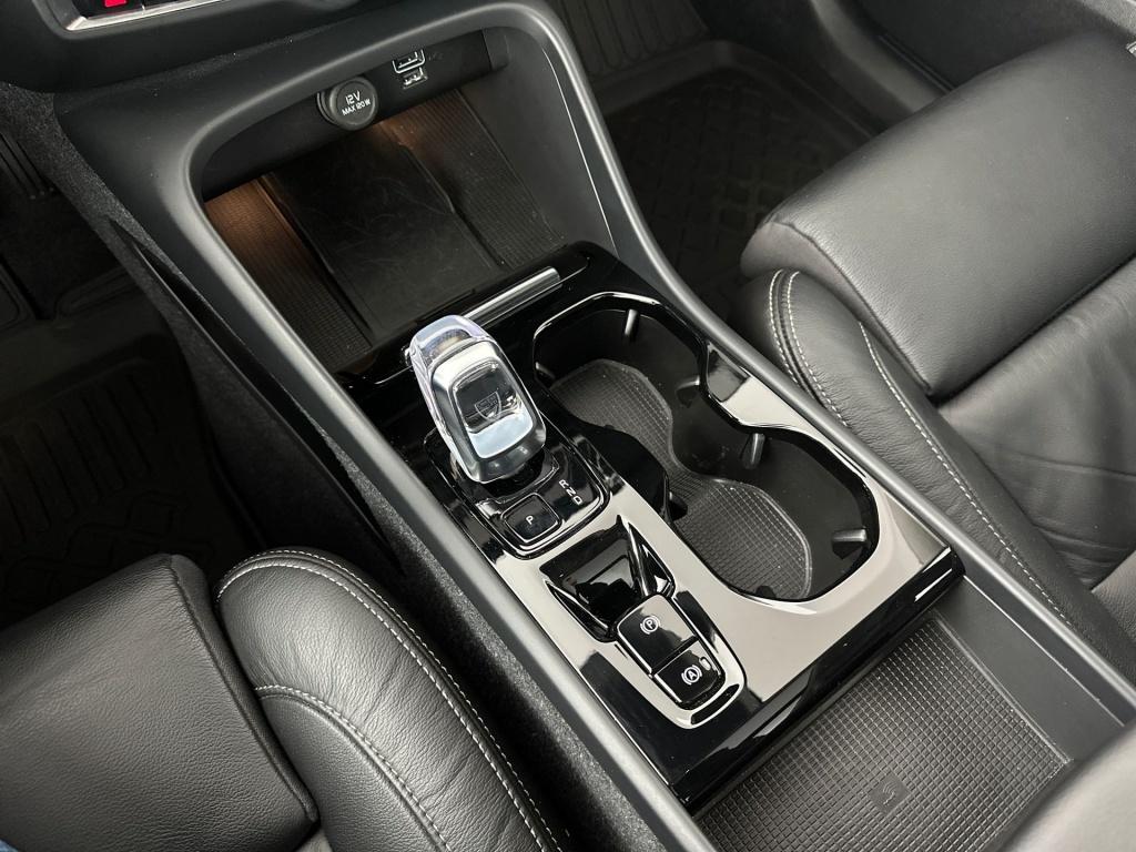 Volvo XC40 t5 262pk recharge ultra dark| adap.cruise| pano| 360camera| trek