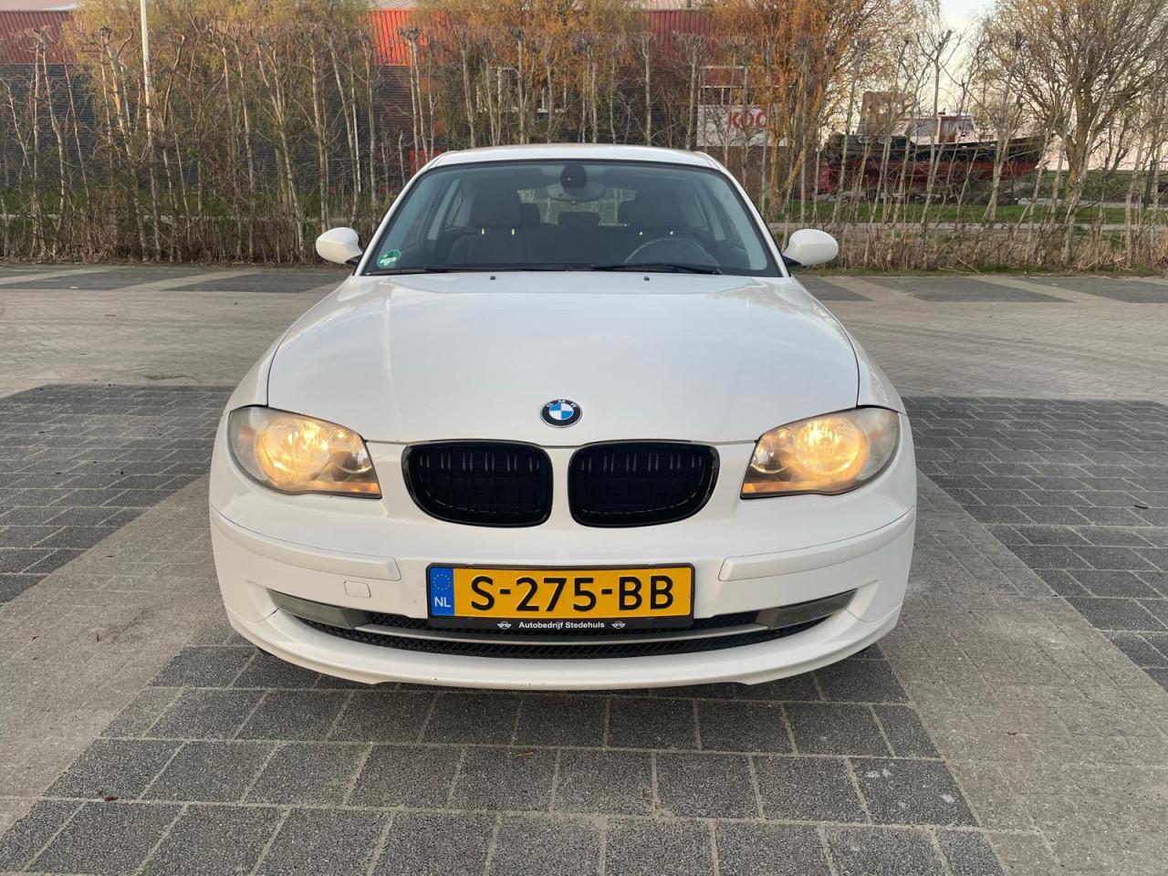 BMW 118i Executive 143 PK nieuwe all season banden – APK tot 01-2027
