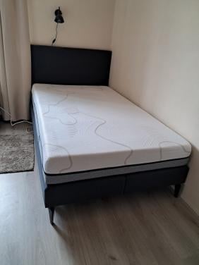 Box spring 1 persoons en relaxstoel  te koop allebij nieuw