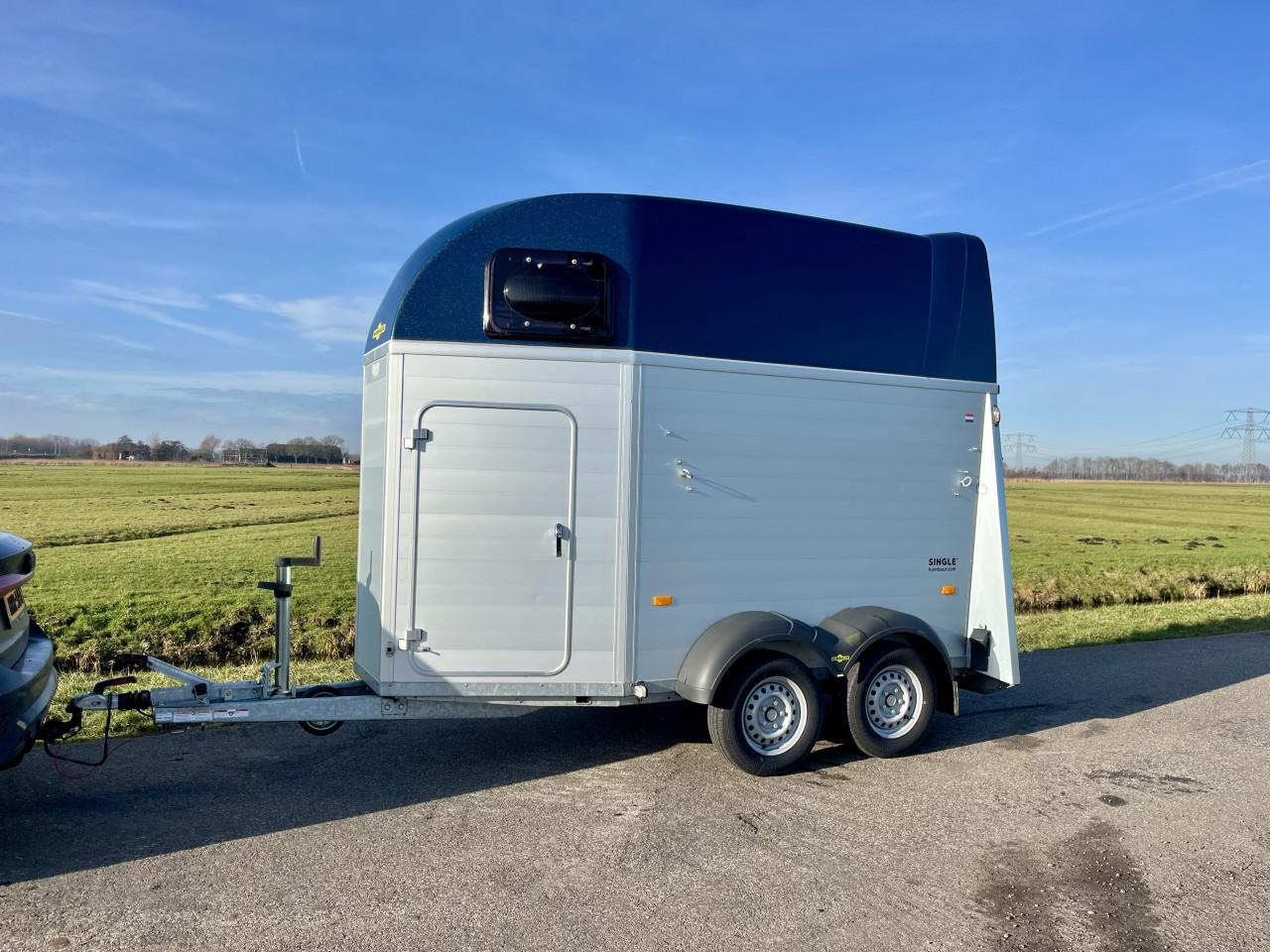 Als nieuwe volledig aluminium 1,5 paards Humbaur met zadelkamer