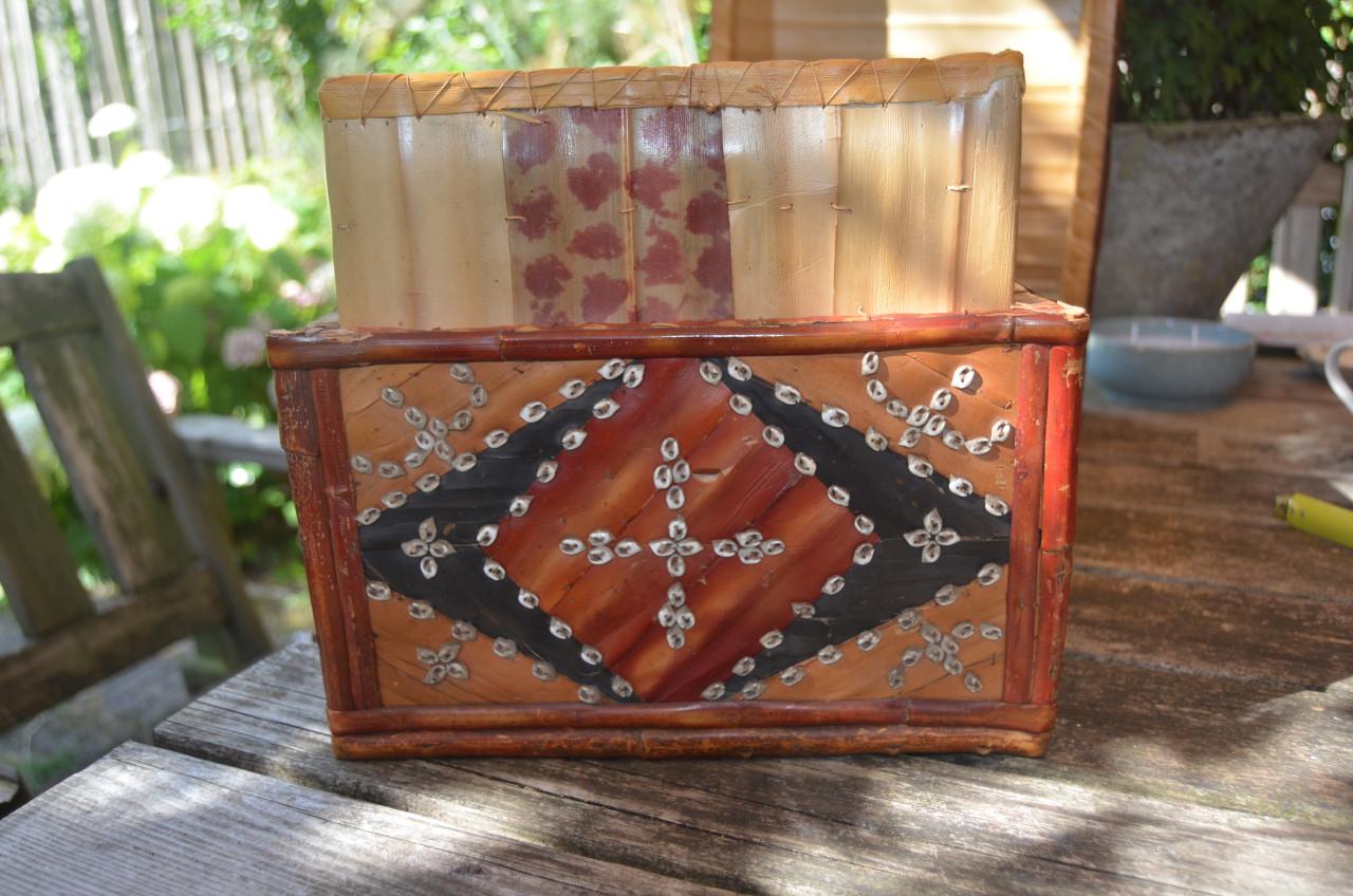 Mooie oude kist / doos met schelpen Aziatisch