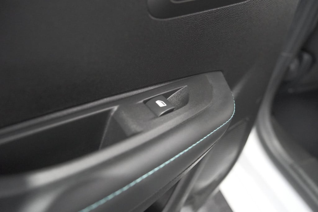Peugeot 208 puretech 100 allure pack | camera | apple carplay | stoelverwar