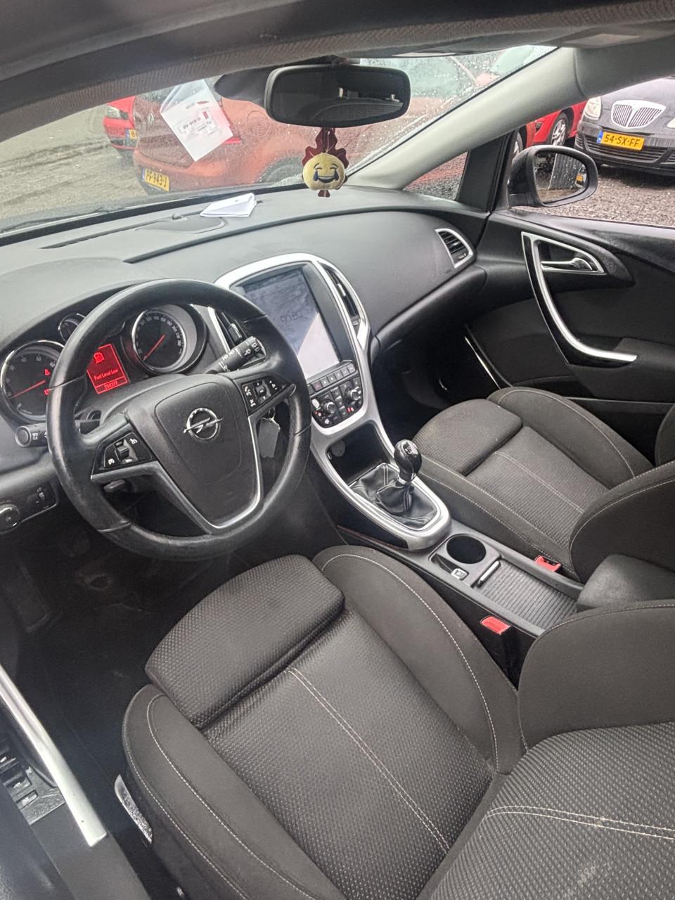 Opel Astra voljaar apk!