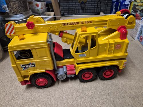 BRUDER  hijskraan en brandweerauto