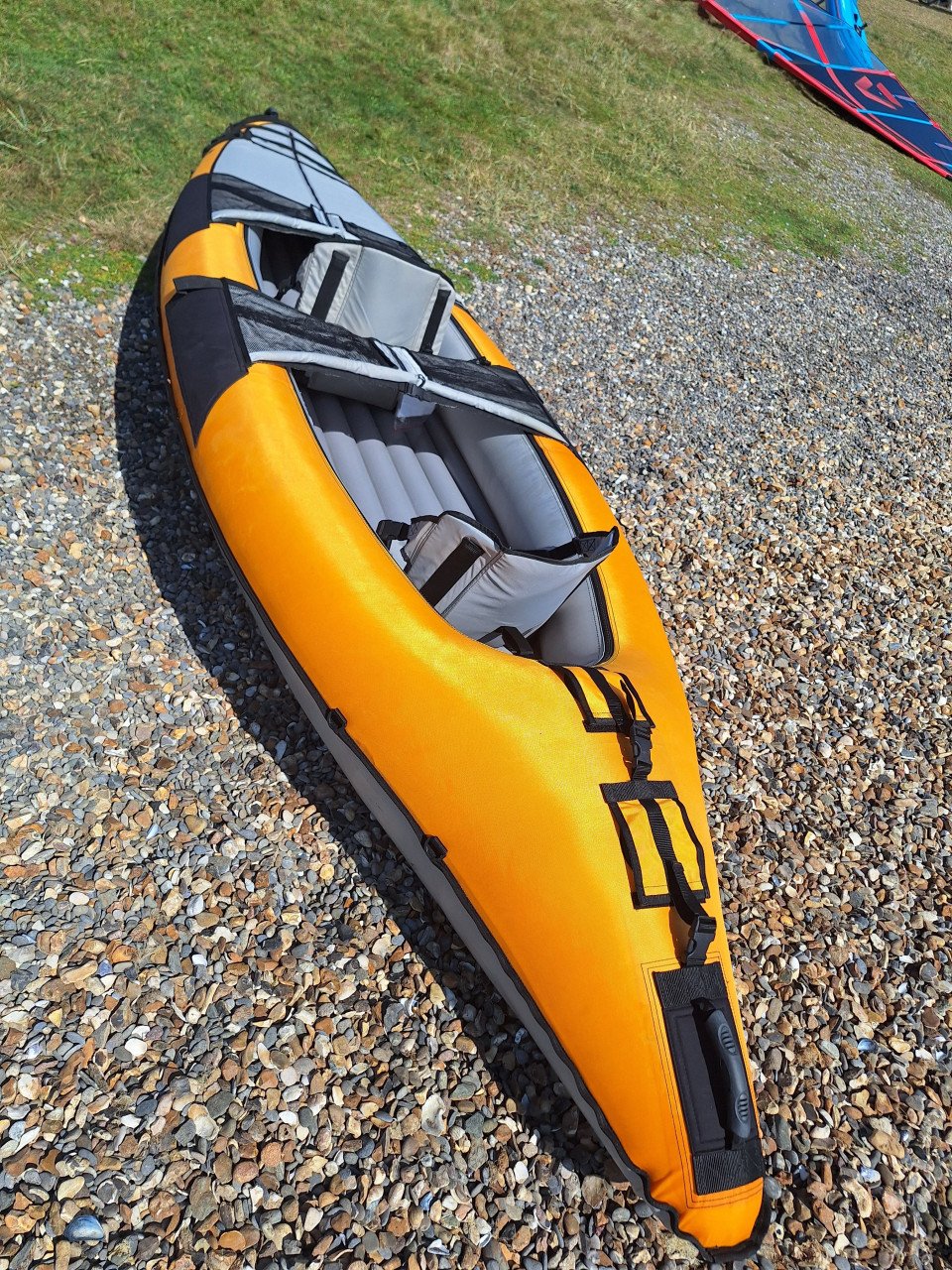 Stearns IK-140 2 persoons kano met 2 deelbare peddels.