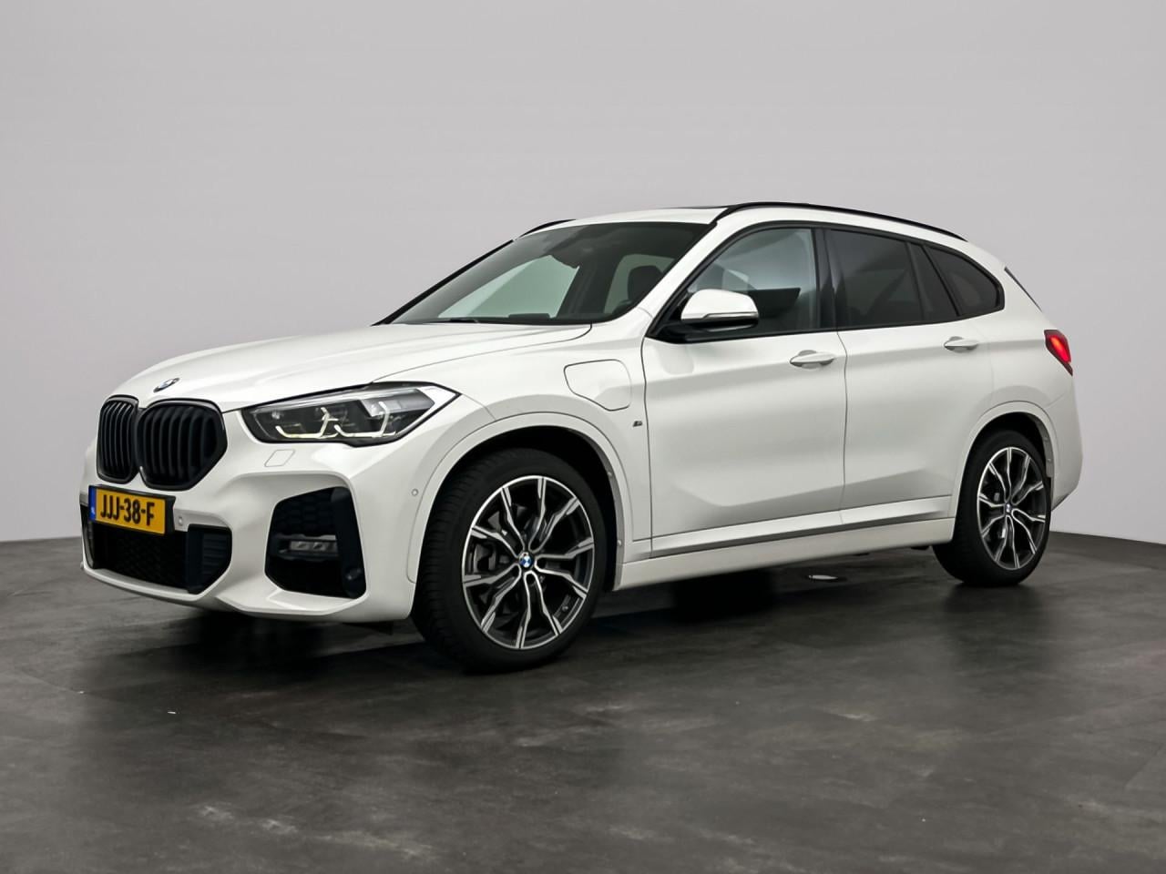 BMW X1 xDrive25e High Executive | M Sport | Head Up | Panorama | Trekhaak