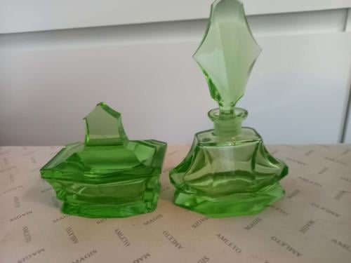 Vintage groene glazen flessenset