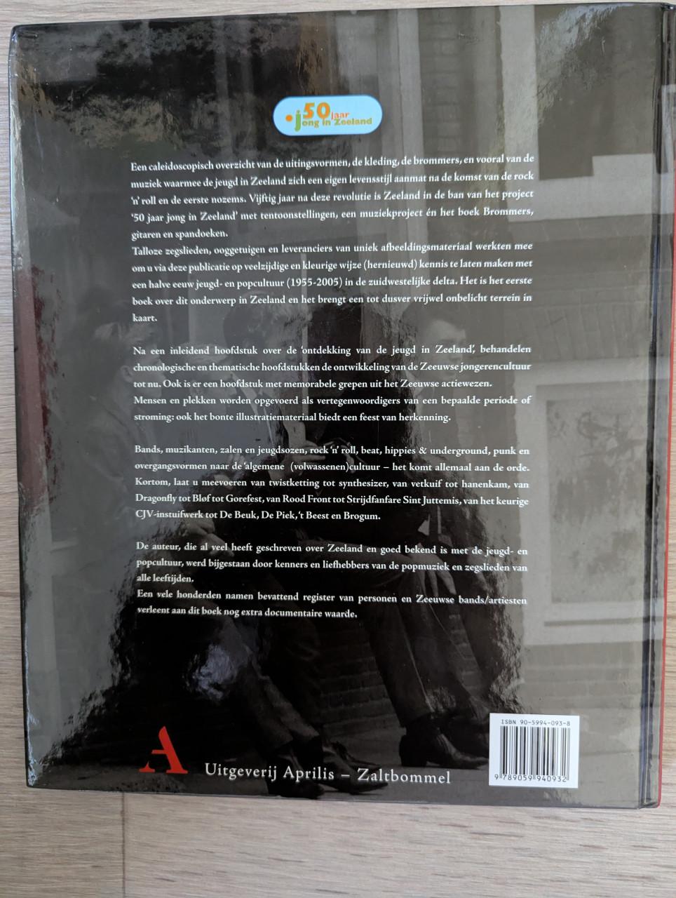 Boek: Brommers , gitaren en spandoeken