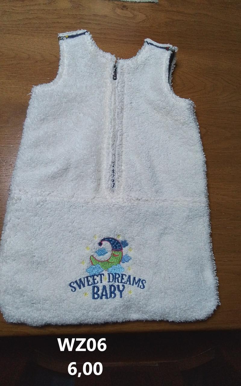 Poppenkleertjes baby born. Slaapzak. Opbrengst KiKa.