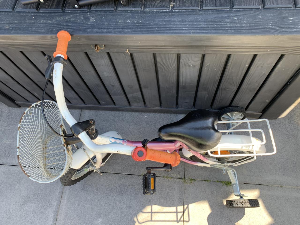 Dora 12inch fiets met mandje en zijwieltjes