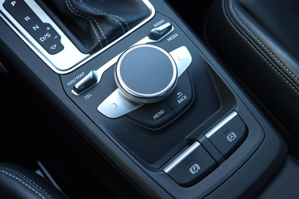 Audi Q2 35 tfsi s edition 150pk s tronic panorama dak | stoelverwarming