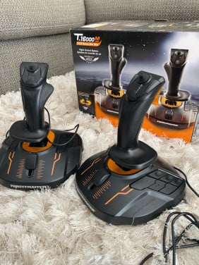 T.16000M FCS flightstick en de TWCS throttle