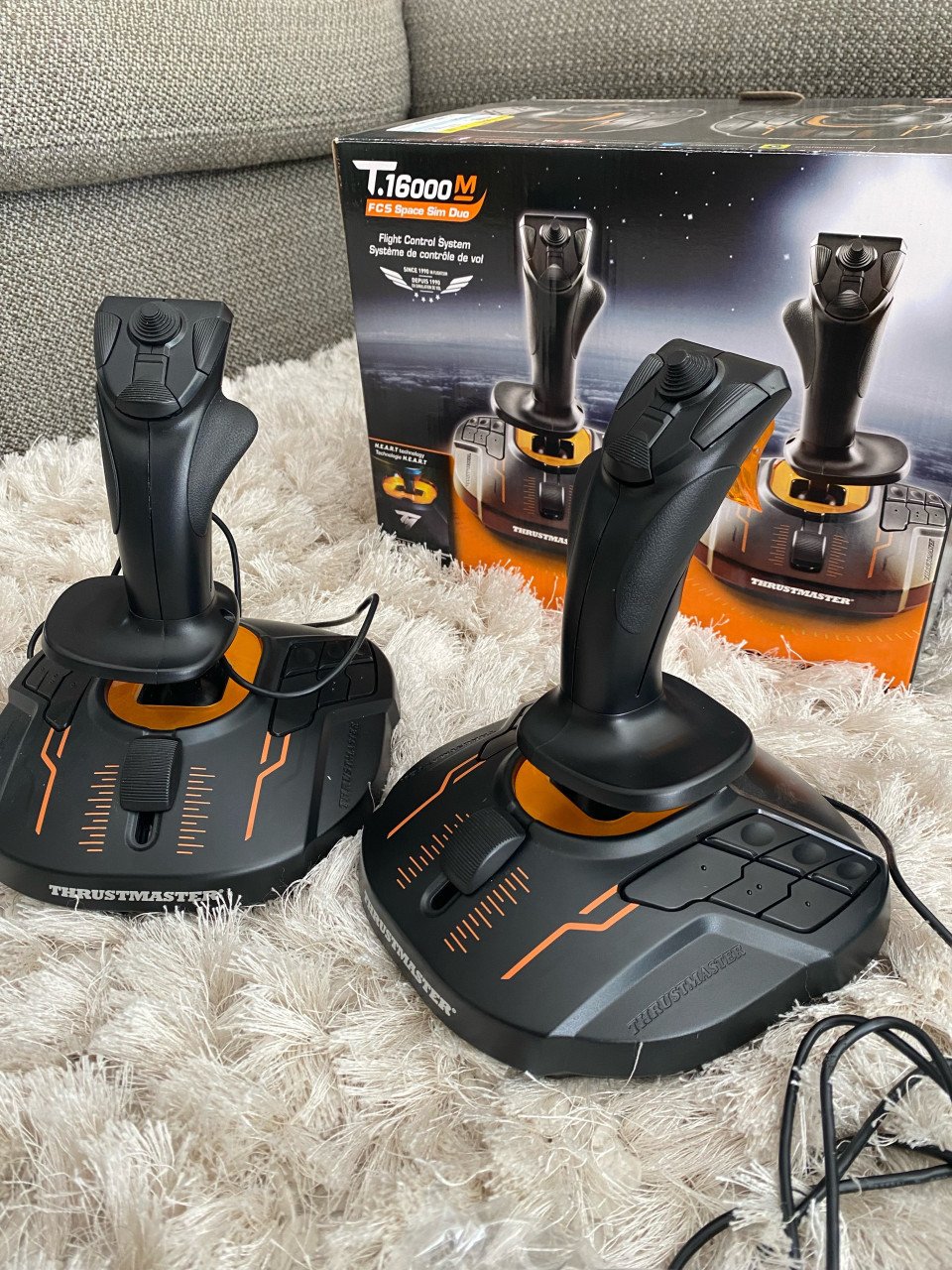 T.16000M FCS flightstick en de TWCS throttle