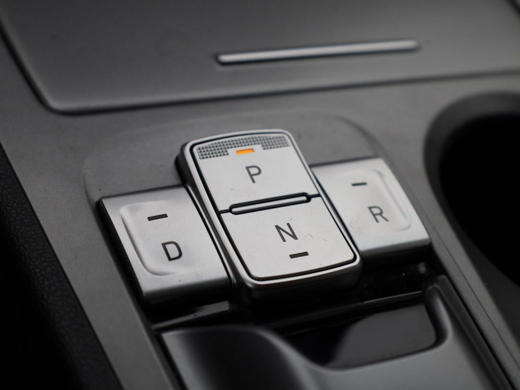 Hyundai Kona ev fashion 64 kwh | automaat | navigatie | heads-up display | 