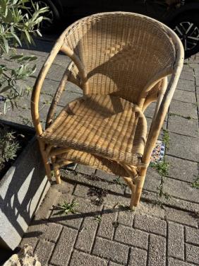Riet tafeltje met glas + 2 stoelen