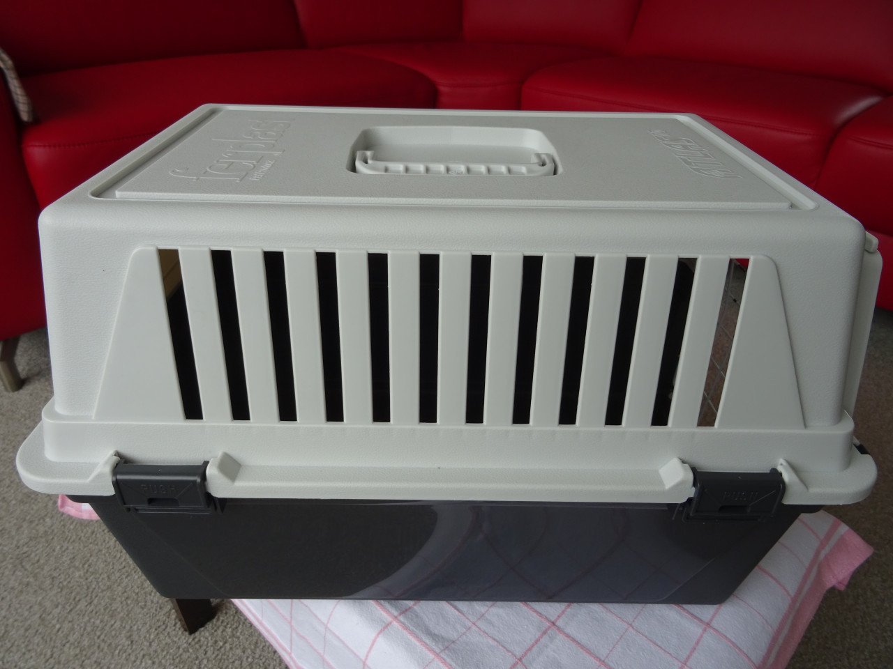 Dieren Bench / Vervoerskoffer Merk Ferplast  voor  € 7,50