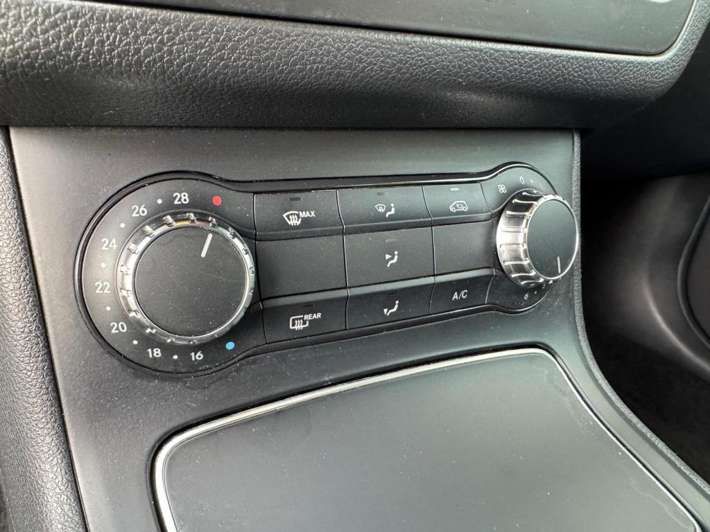 Mercedes-Benz B-Klasse 180 activity edition | leer | automaat |