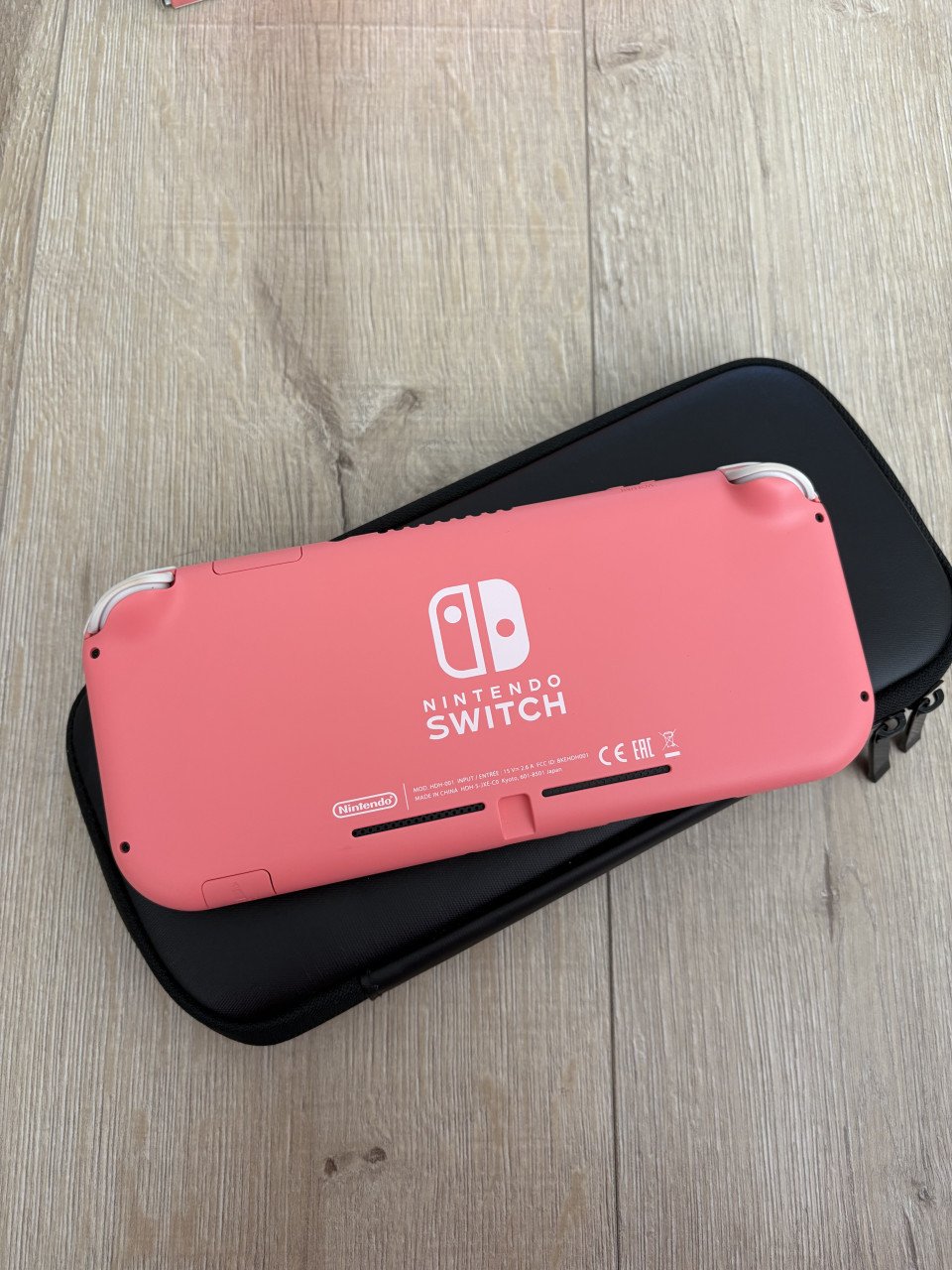 Nintendo Switch Lite Coral