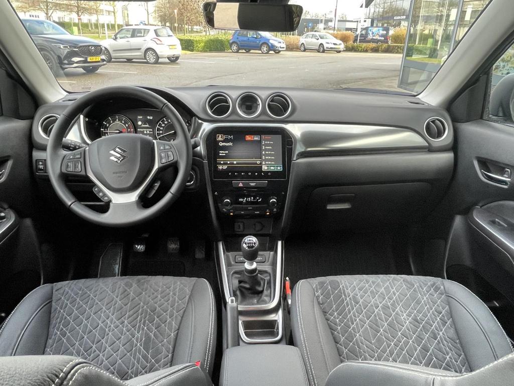 Suzuki Vitara 1.4 boosterjet style smart hybrid