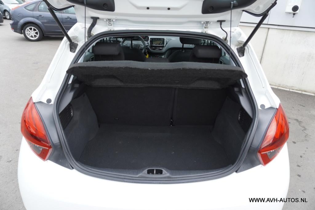 Peugeot 208 1.6 bluehdi blue lease