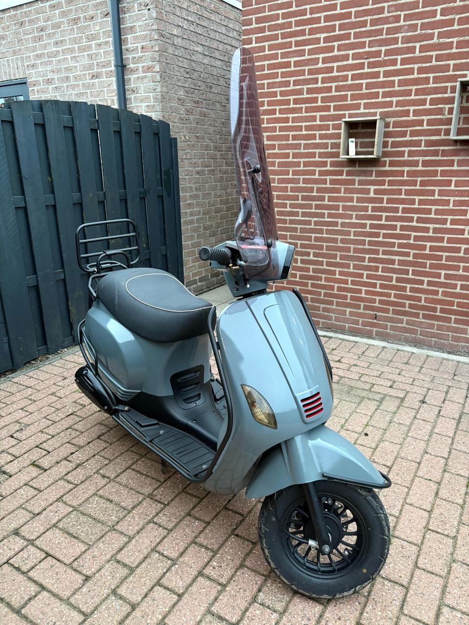 Btc scooter blauw kenteken