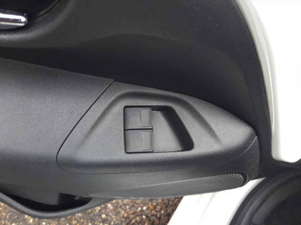 Peugeot 108 1.0 e-vti 72pk 3d allure navigatie via apple carplay & android 