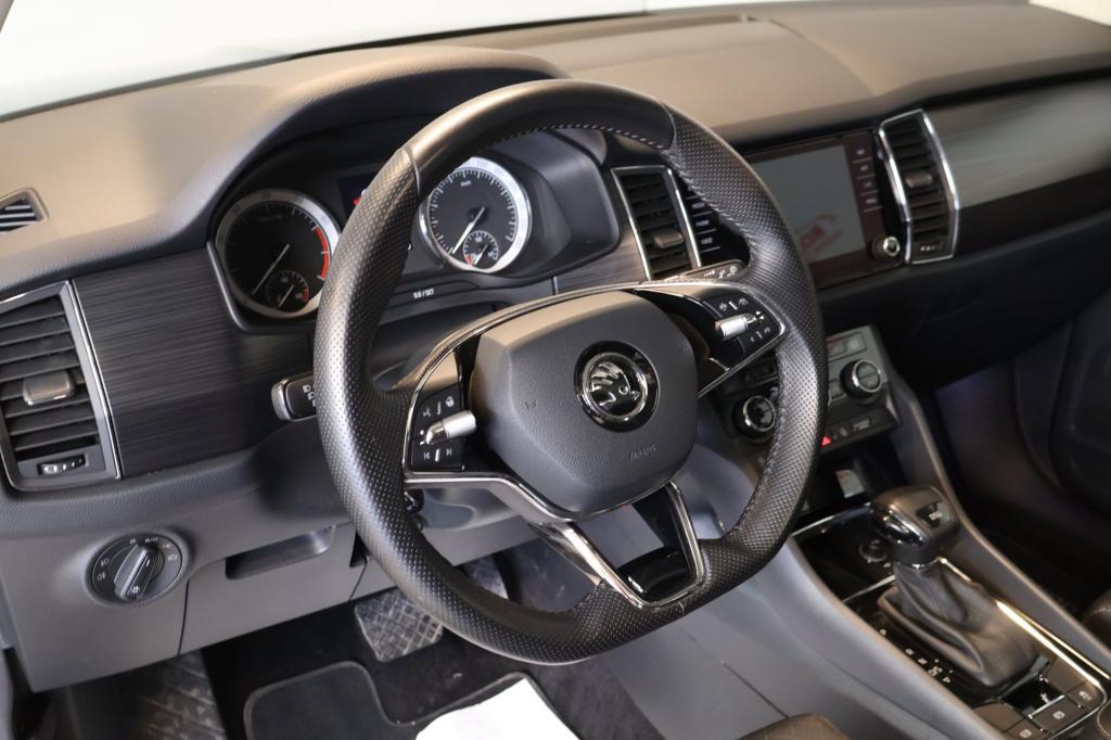 Skoda Kodiaq 1.5 tsi business edition nl auto, trekhaak, stoel en stuur ver