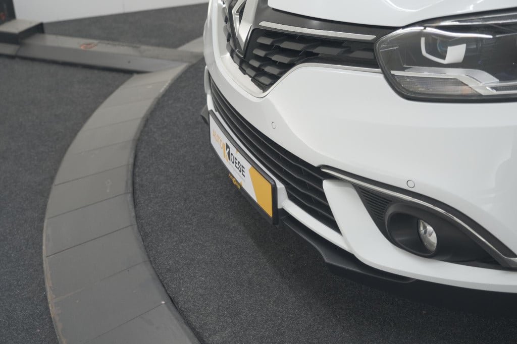 Renault Scenic tce 140 bose | trekhaak | camera | dodehoekdetectie | naviga