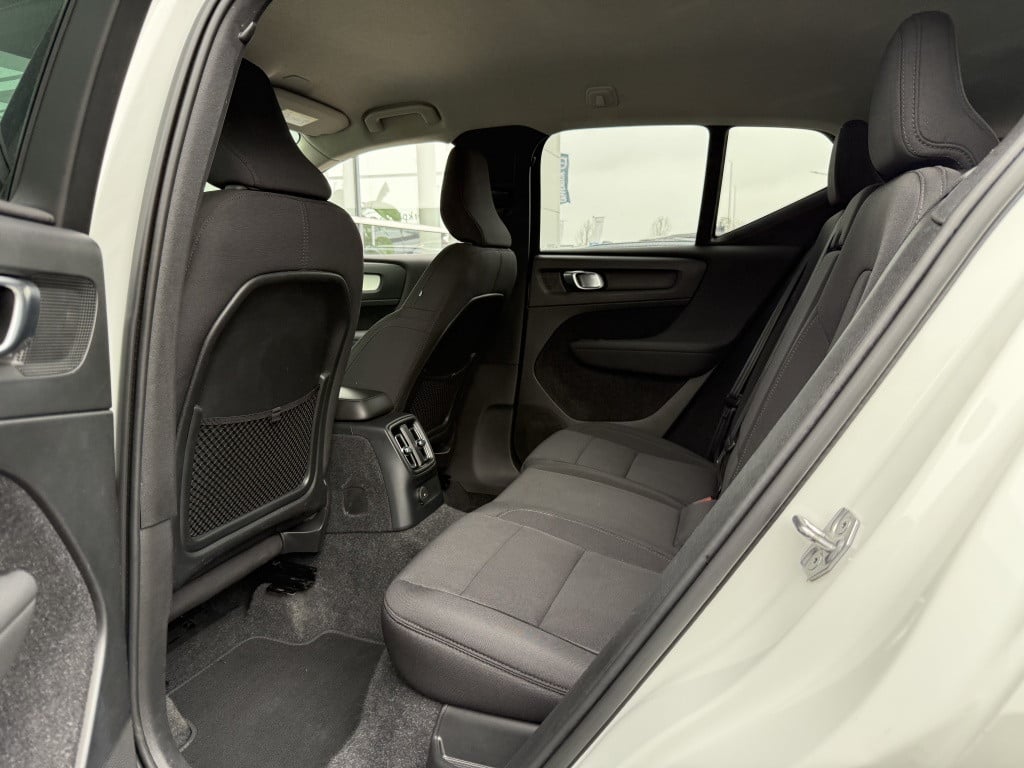 Volvo XC40 t5 262pk recharge business pro| navi| keyless| led| getint glas|